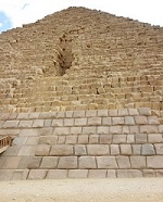 egipska-piramida-kamiennych-blokow-historia-lozysk