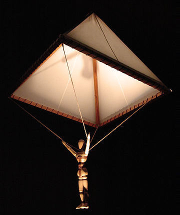 Model-wynalazku-spadochronu-wynalazcy-Leonarda-Da-Vinci